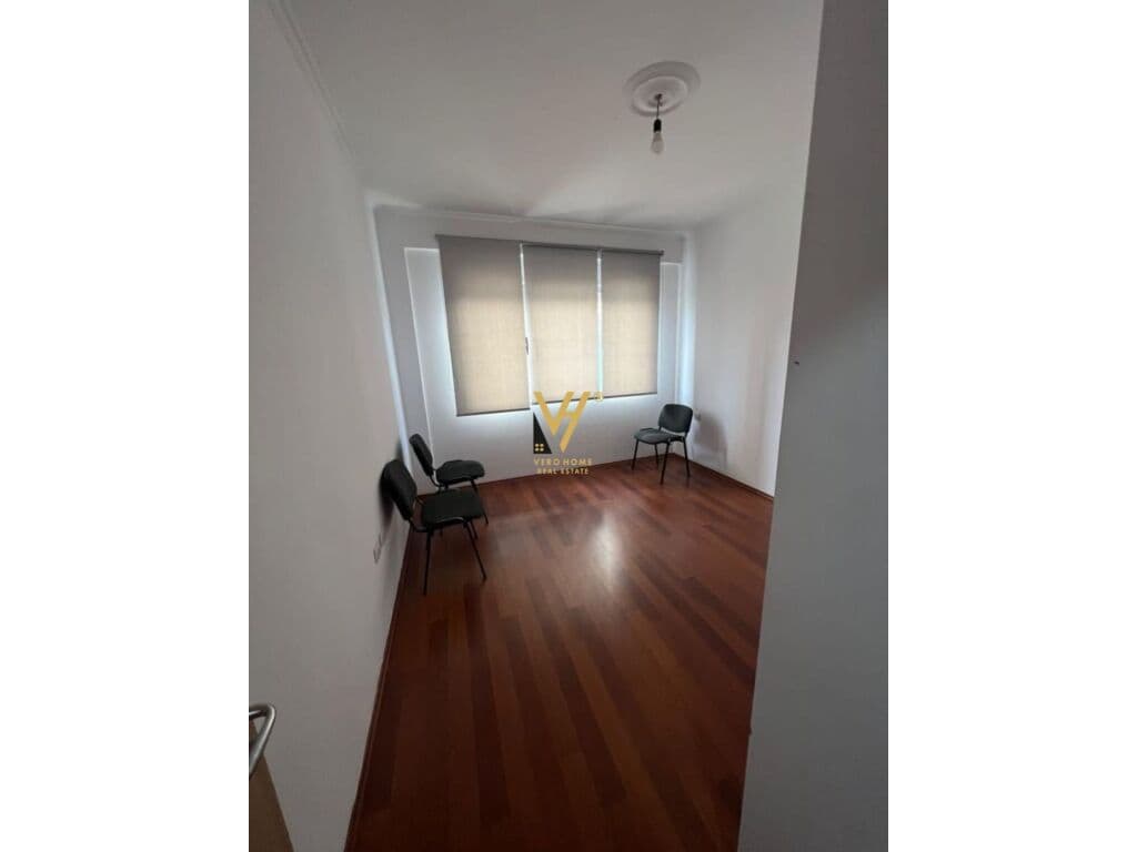 Jepet zyre me qera te Concord Centre , te Medreseja 150 m2 3