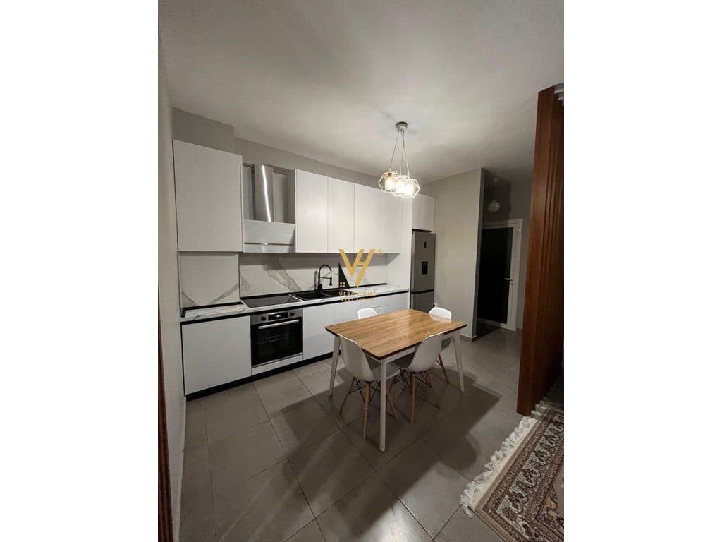 JEPET APARTAMENT 1+1+BLK ME QERA TEK TERMINALI VERIUT 40.000 LEKE 2