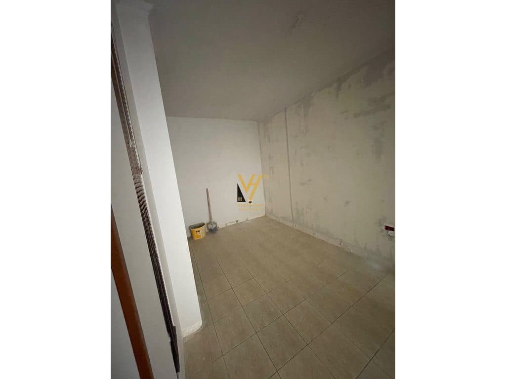 JEPET ZYRE 110 M2 ME QIRA TE RR.SAMI FRASHERI 1.200 EURO 4