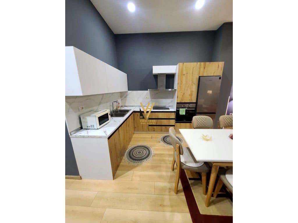 JEPET APARTAMENT 1+1+BLK ME QERA TEK RRUGA PETI 55.000 LEKE 2