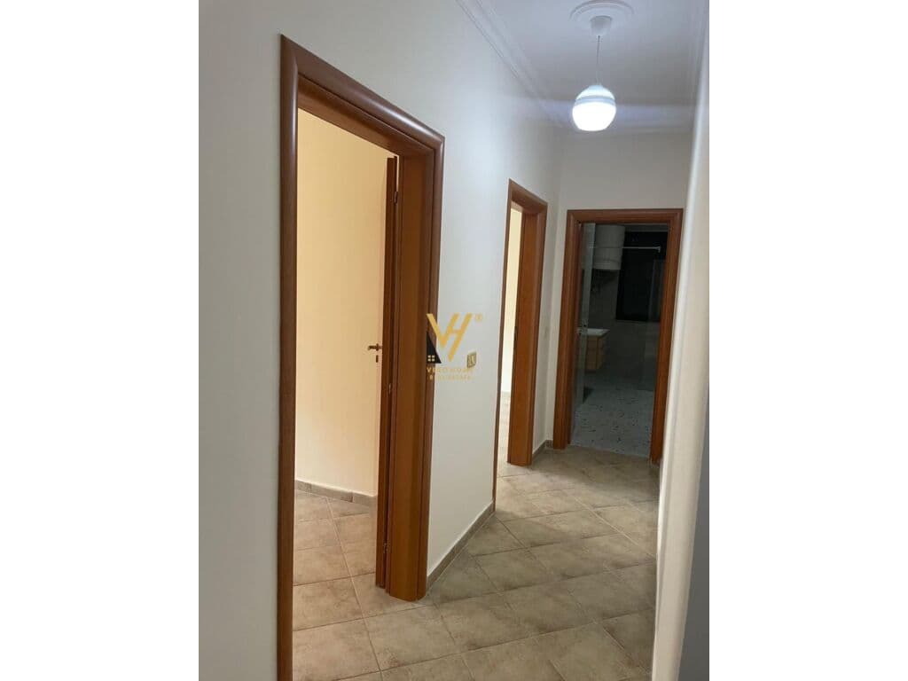 Jepet zyre me qera ne Qender prane kafe Europa 127 m2 4