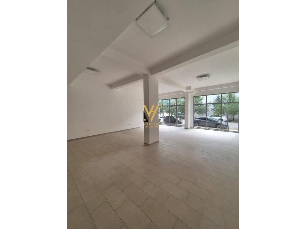 JEPET DYQAN 95 M2 ME QERA TE KOMUNA PARISIT 1.500 EURO