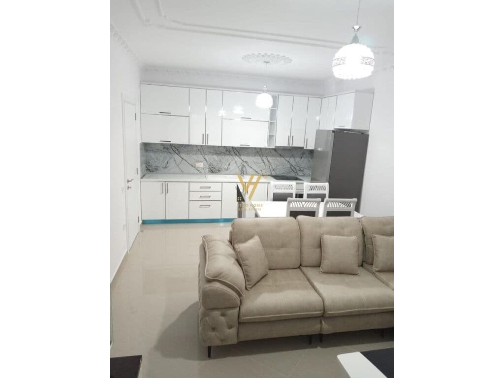 Jepet Apartament 1+1 me qera te Farmacia 10 Kompleksi Arlis 70 m2 2