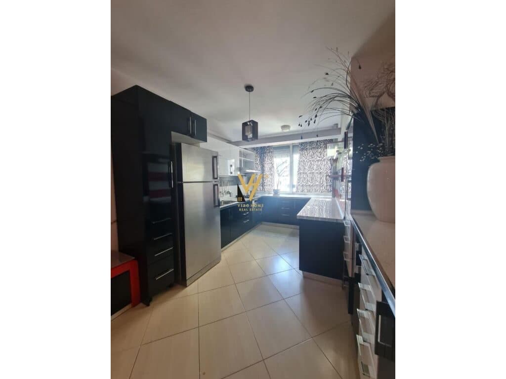 Jepet Apartament 2+1+2+ballkon me qera te Rruga Ndre Mjeda 100 m2