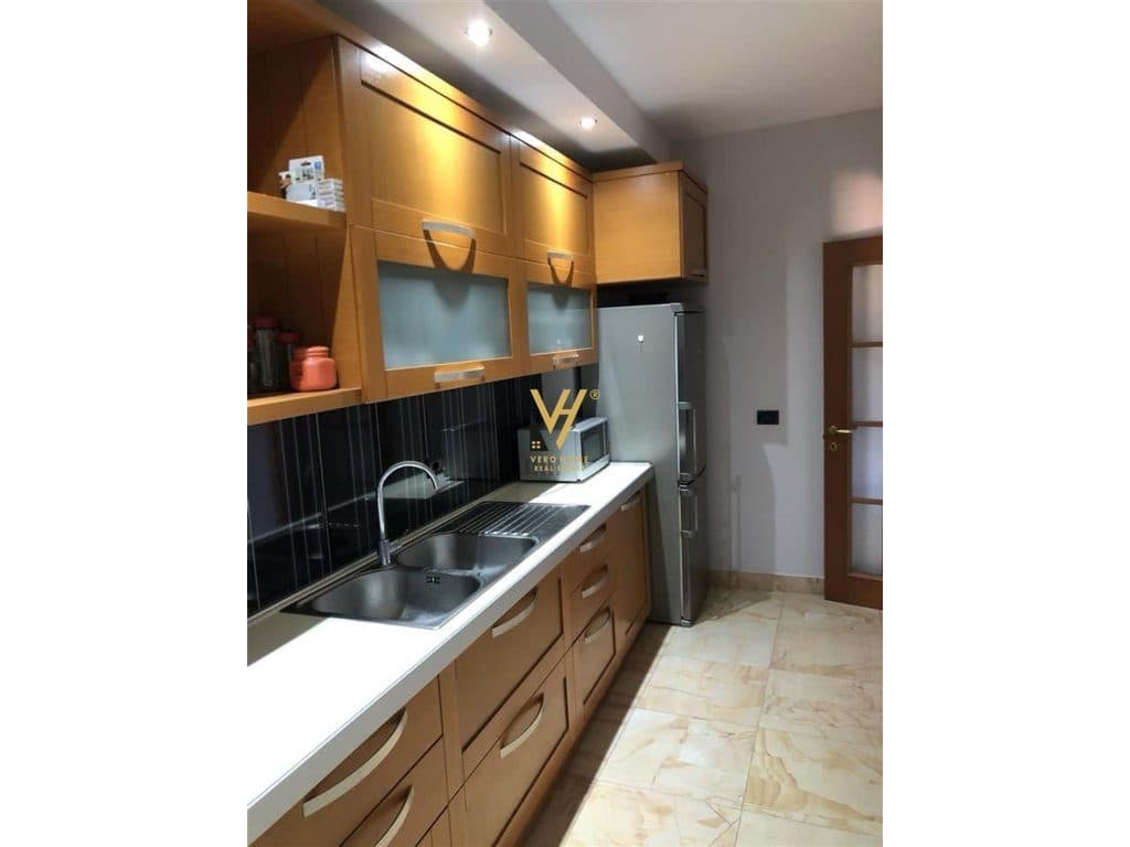 JEPET APARTAMENT 3+1+2 ME QERA TE MYSLYM SHYRI 105.000 LEKE 2