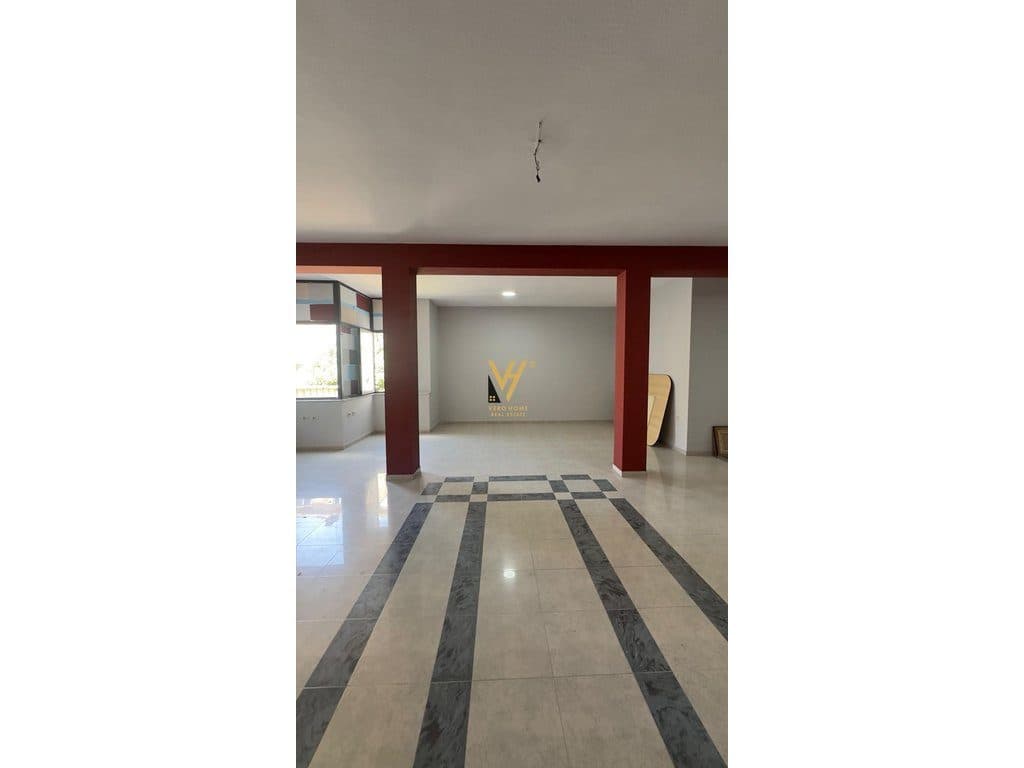 JEPET AMBIENT BIZNESI 120 M2 ME QIRA TE RRUGA E DURRESIT 950 EURO 2