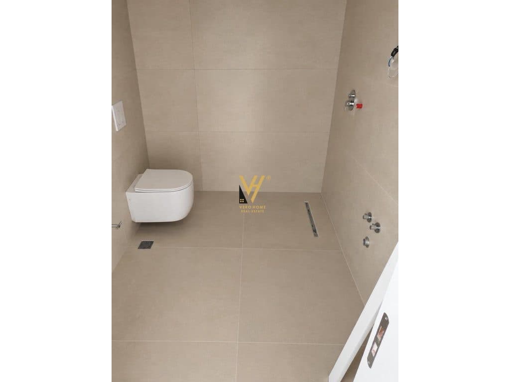 JEPET ZYRE 120 M2 ME QIRA TE KOMUNA E PARISIT 1.300 EURO 3