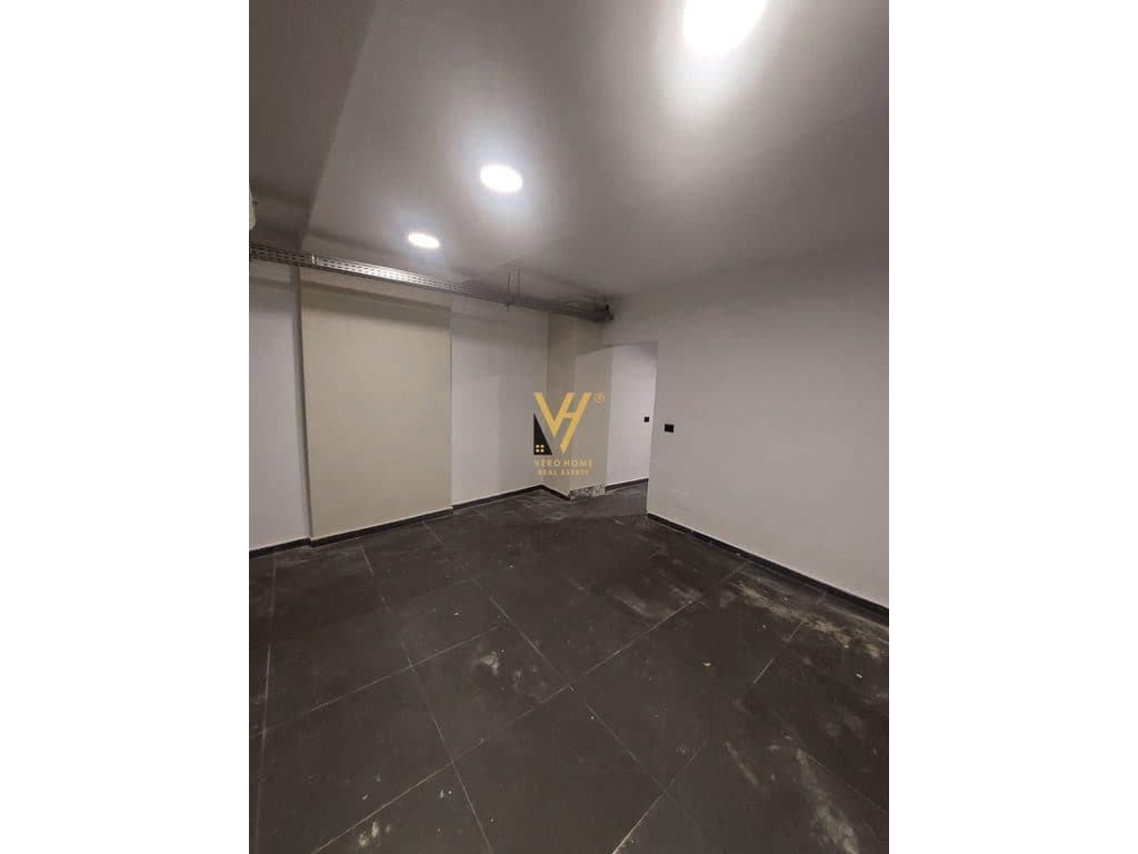 JEPET AMBIENT BIZNESI 250 M2 ME QERA TE PALLATI ME SHIGJETA 1.000 EURO 2