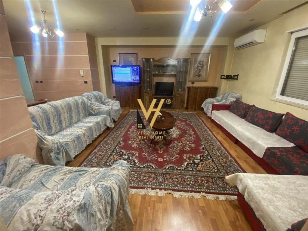 JEPET APARTAMENT 3+1+BLK ME QERA TE BRRYLI 800 EURO 3