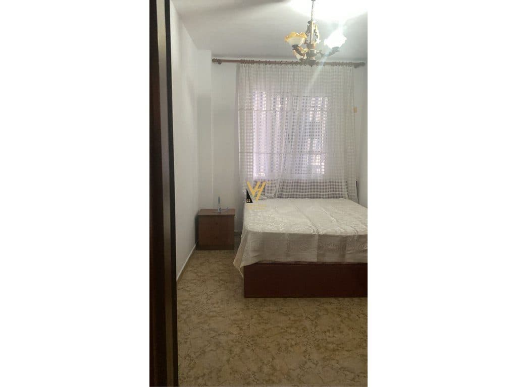 JEPET APARTAMENT 1+1+BLK ME QERA TE KOMUNA PARISIT 55.000 LEKE 3