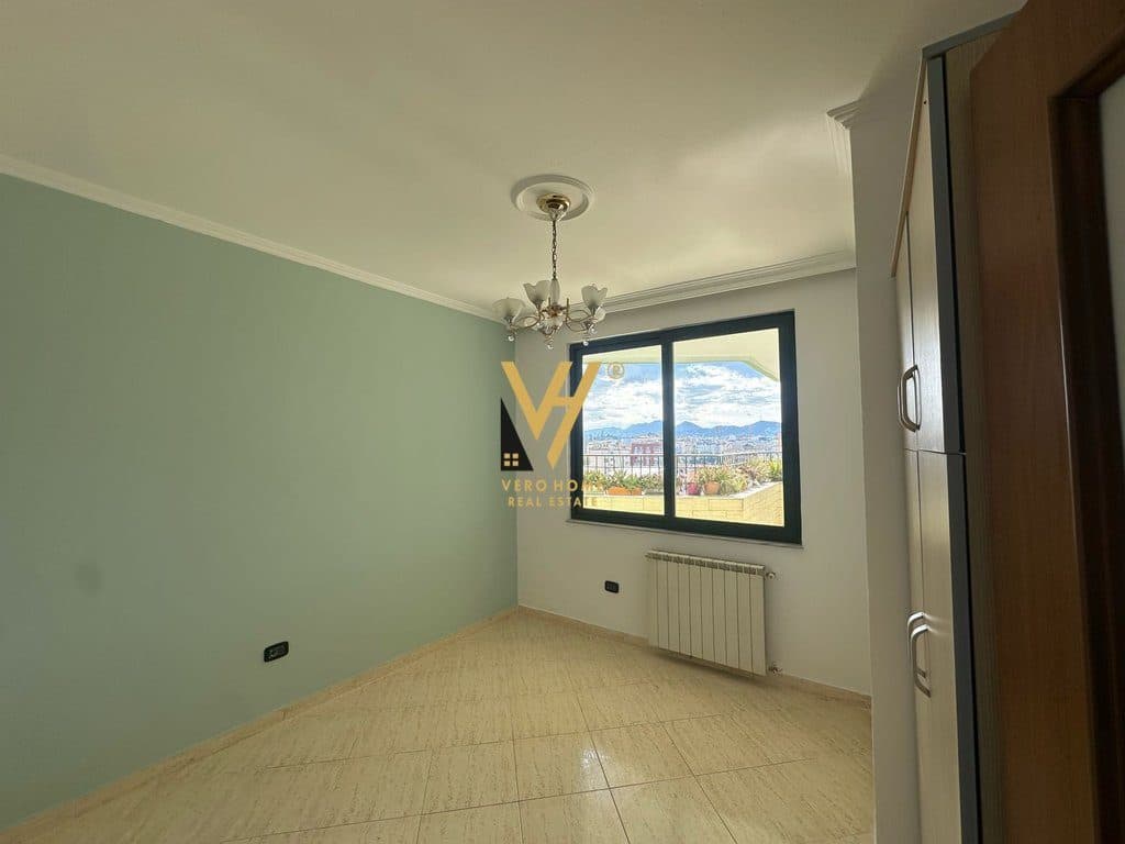 JEPET ZYRE 121M2 ME QERA TE ISH EKSPOZITA 800 EURO 3
