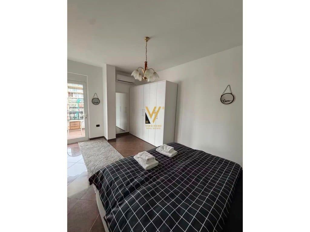 JEPET APARTAMENT 1+1+VERANDE ME QERA NE BLLOK 700 EURO 4