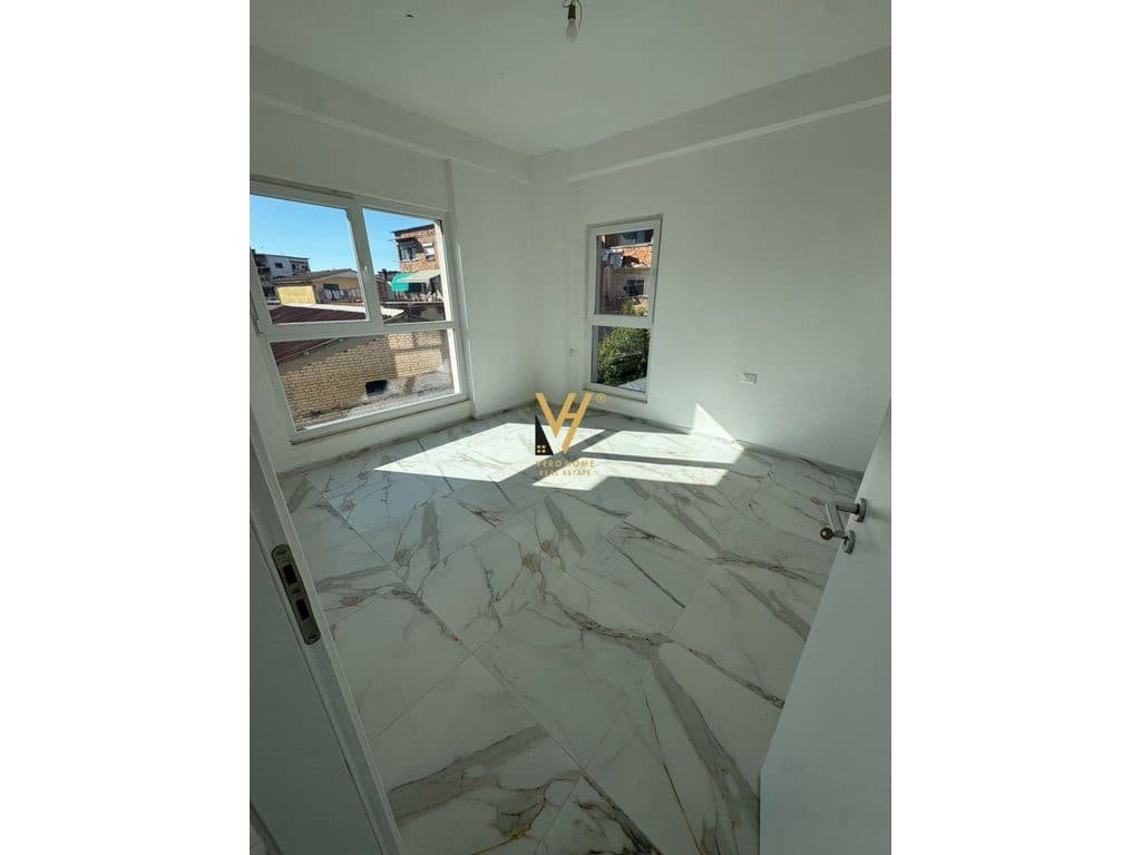 JEPET ZYRE 65 M2 ME QERA TE RR.DRITAN HOXHA, KOM. AURA 50.000 LEKE 2