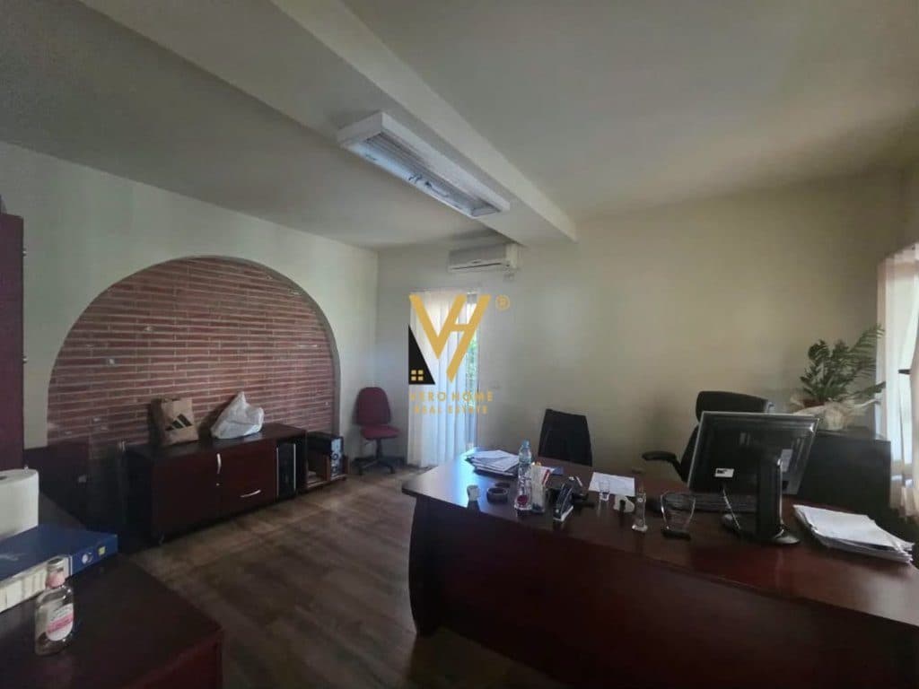 JEPET AMBIENT BIZNESI 140 M2 ME QIRA TE RRUGA KOSOVAREVE 2.500 EURO 2