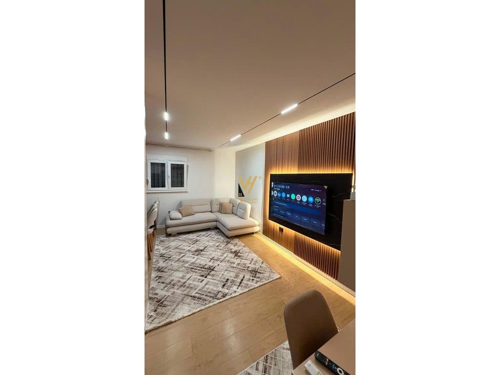 JEPET APARTAMENT 1+1 ME QIRA TE RRUGA E DIBRES 65.000 LEKE