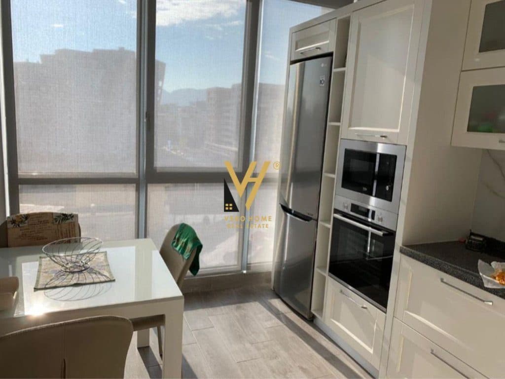 JEPET APARTAMENT 2+1 ME QERA TE ISH PARKU 63.000 LEKE 2