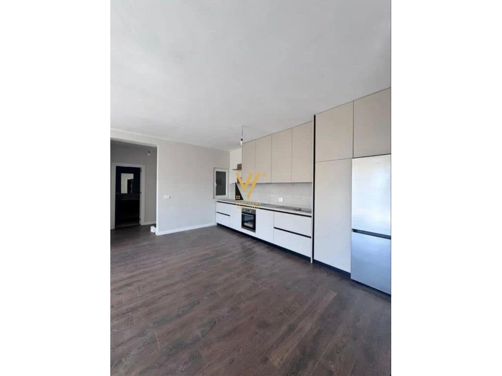 JEPET APARTAMENT 2+1+2BLK ME QERA TE BULEVARDI I RI 60.000 LEKE 3