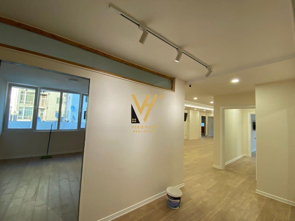 JEPET ZYRE 180 M2 ME QERA TE RRUGA E KAVAJES 1.850 EURO 3