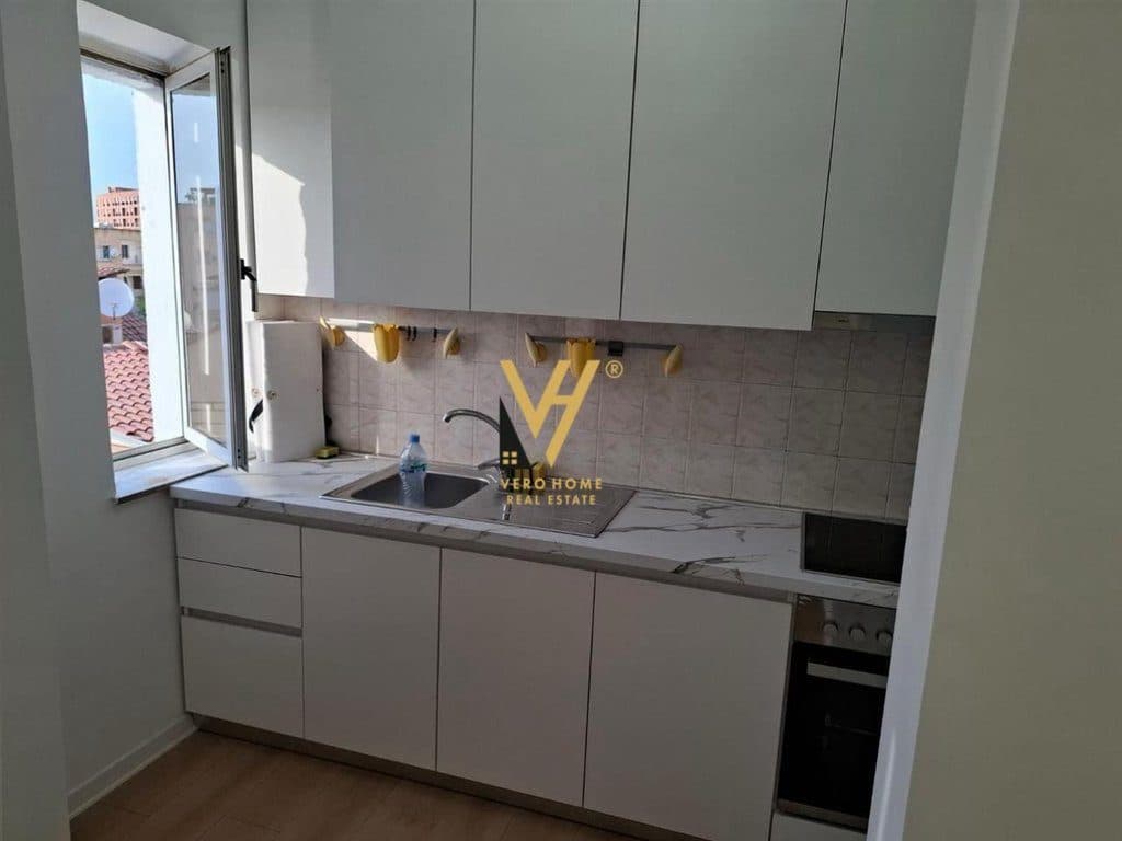 JEPET APARTAMENT 1+1+BLK ME QIRA TE DISPANCERIA, PRANE STACIONIT TE TRENIT 550 EURO 3