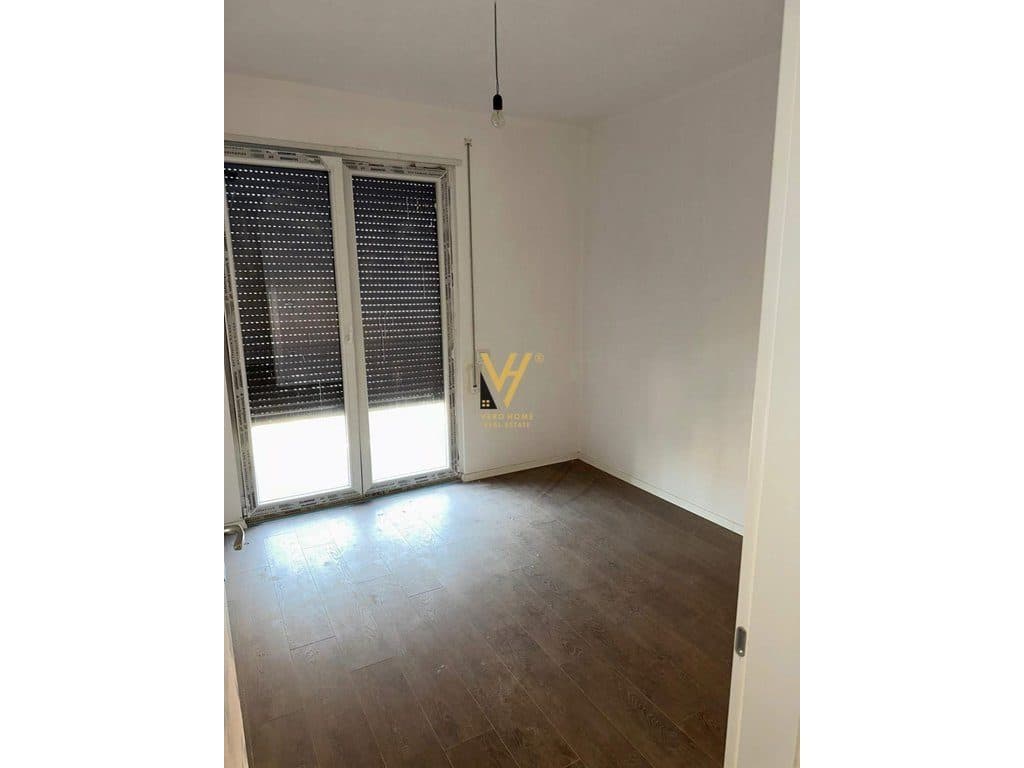JEPET AMBIENT 95 M2 ME QERA TE PAZARI I RI 800 EURO 2