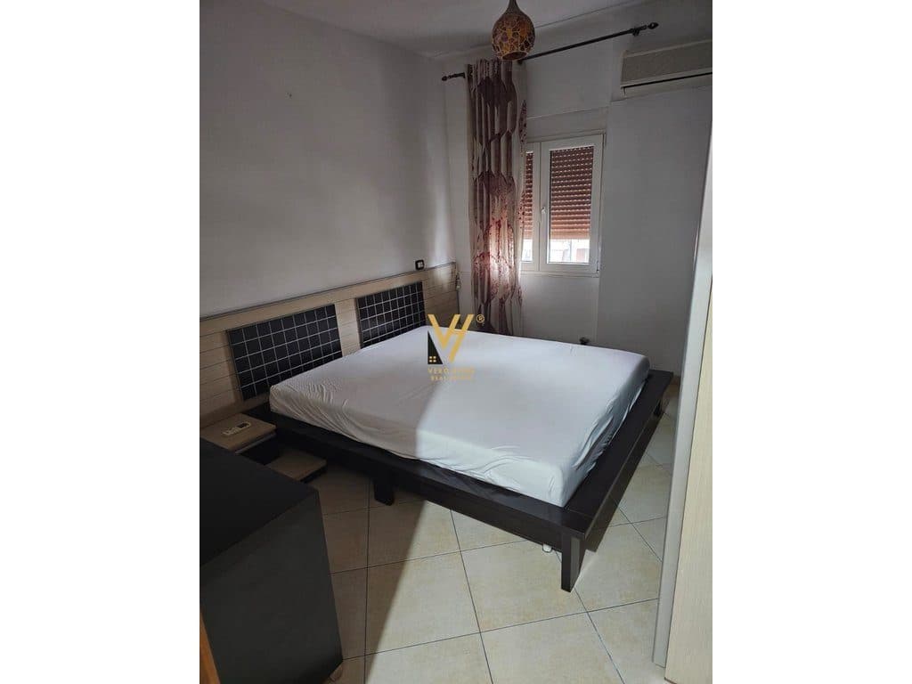 JEPET APARTAMENT 2+1+BLK ME QERA TE 21 DHJETORI 60.000 LEKE 3