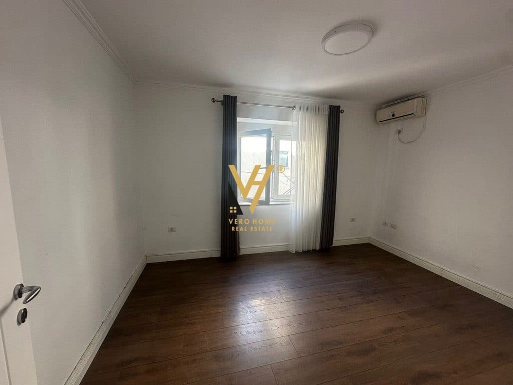 JEPET ZYRE 120M2 ME QERA NE BLLOK 1.000 EURO 2
