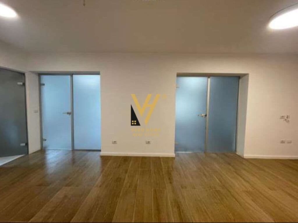 Jepet zyre me qera te Stadiumi Dinamo 110 m2