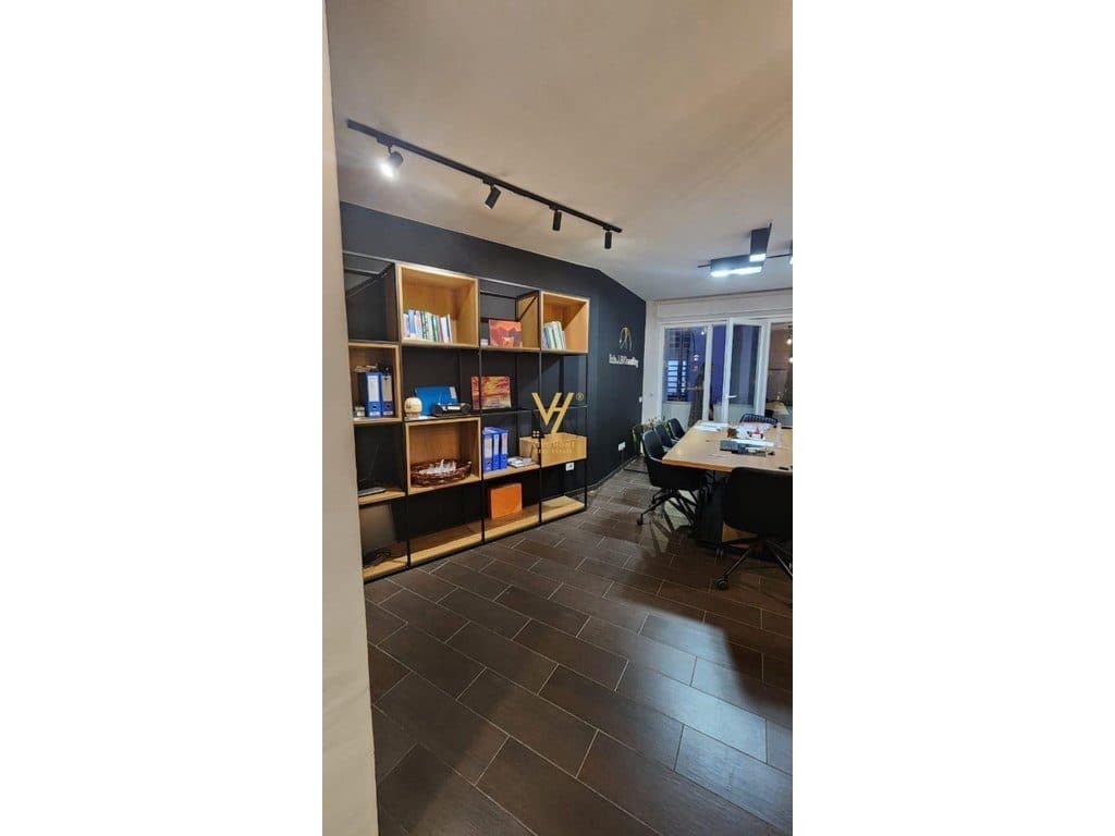 JEPET ZYRE 85 M2 ME QERA RRUGA E KOSOVARVE 850 EURO