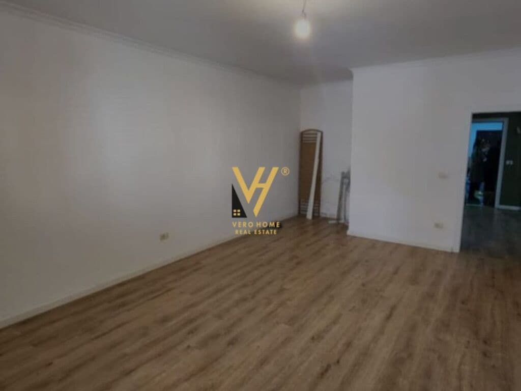 Jepet zyre me qera te Rruga Myslym Shyri 140 m2 2