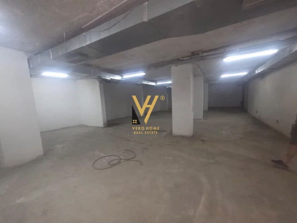 SHITET MAGAZINE 350 M2 TE SHKOLLA E KUQE 210.000 EURO