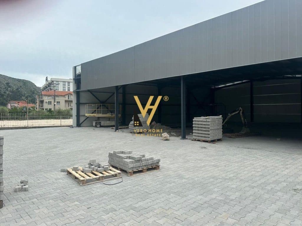 JEPET KAPANON 420M2 ME QERA NE SHENGJIN 1.600 EURO