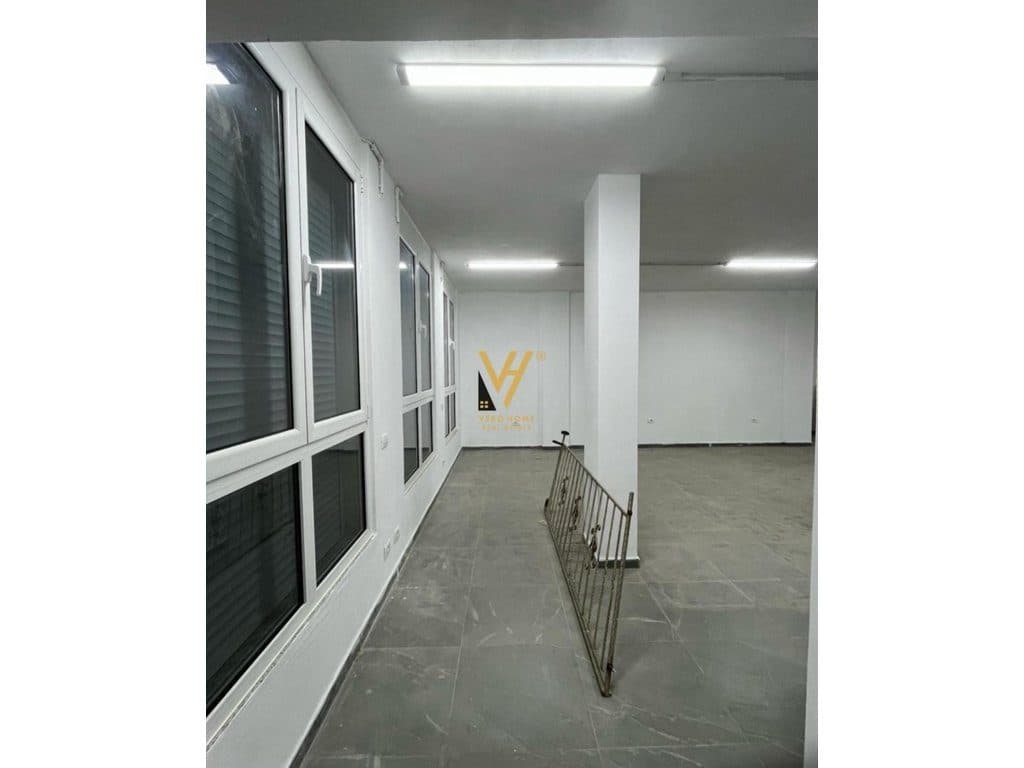JEPET AMBIENT BIZNESI 300M2 ME QERA NE PASKUQAN 800 EURO 3