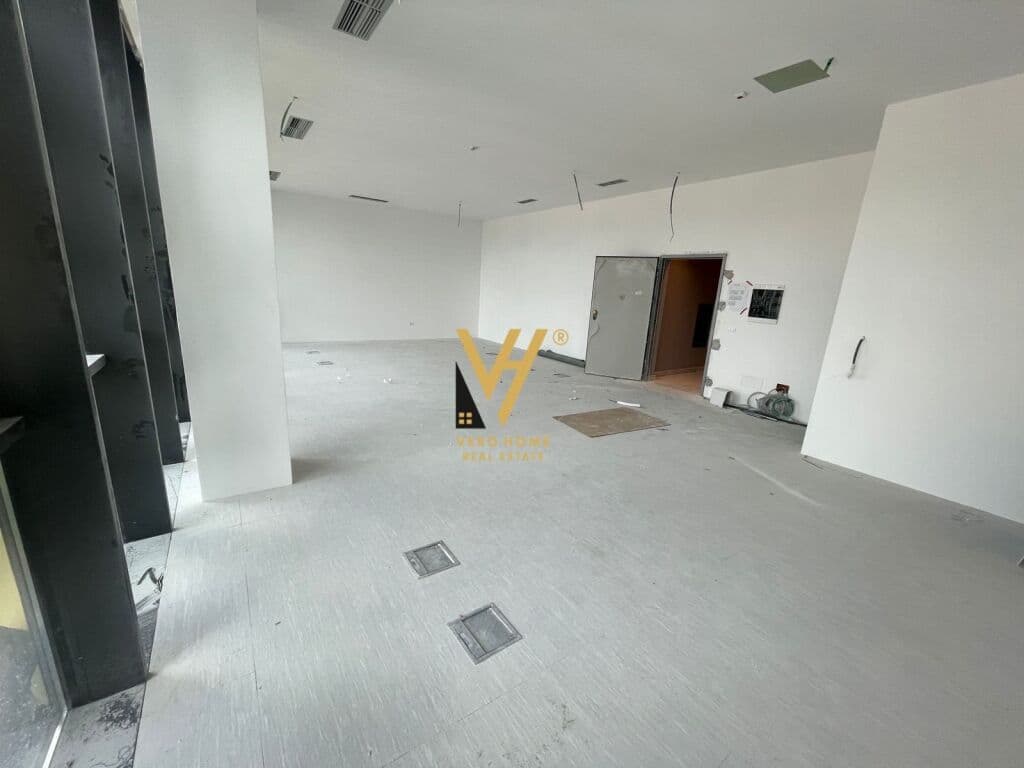 Shitet ambjent komercial ne Bllok, Rainbow Center 97 m2 2