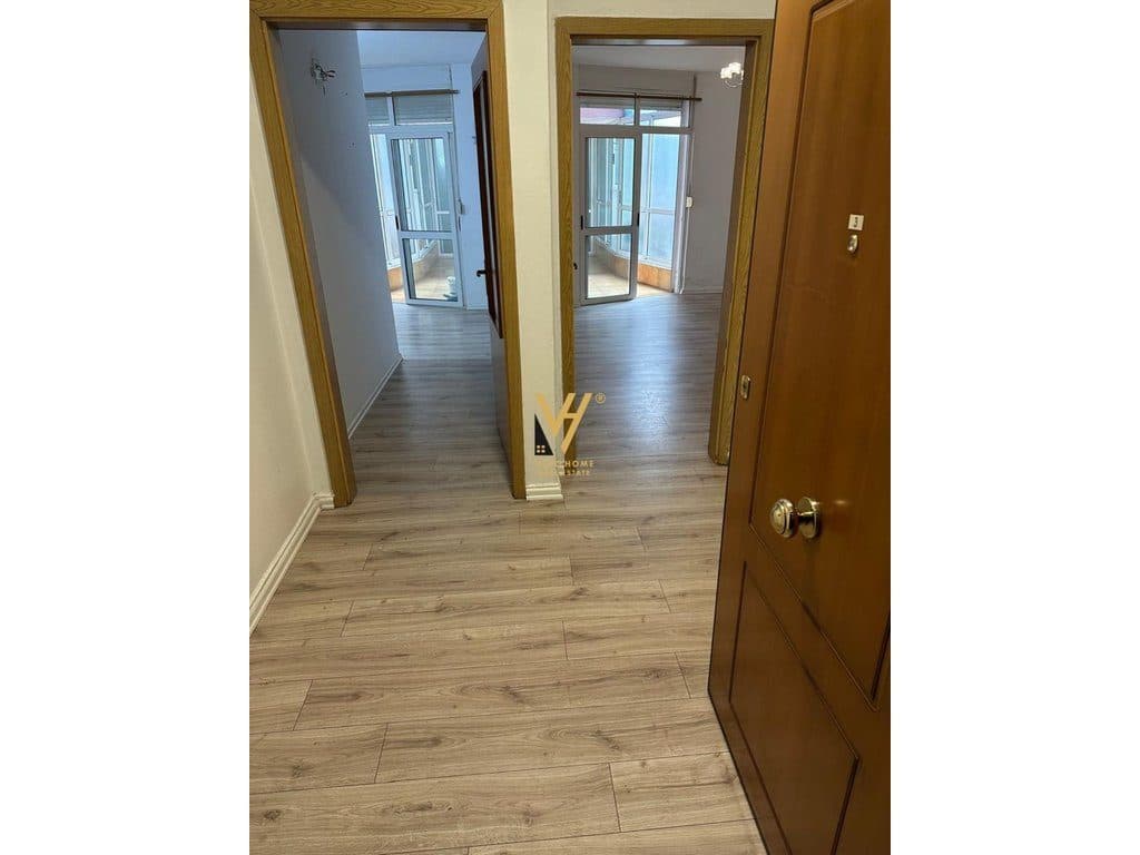 JEPET AMBIENT 130 M2 ME QERA TE ISH EKSPOZITA 600 EURO 4
