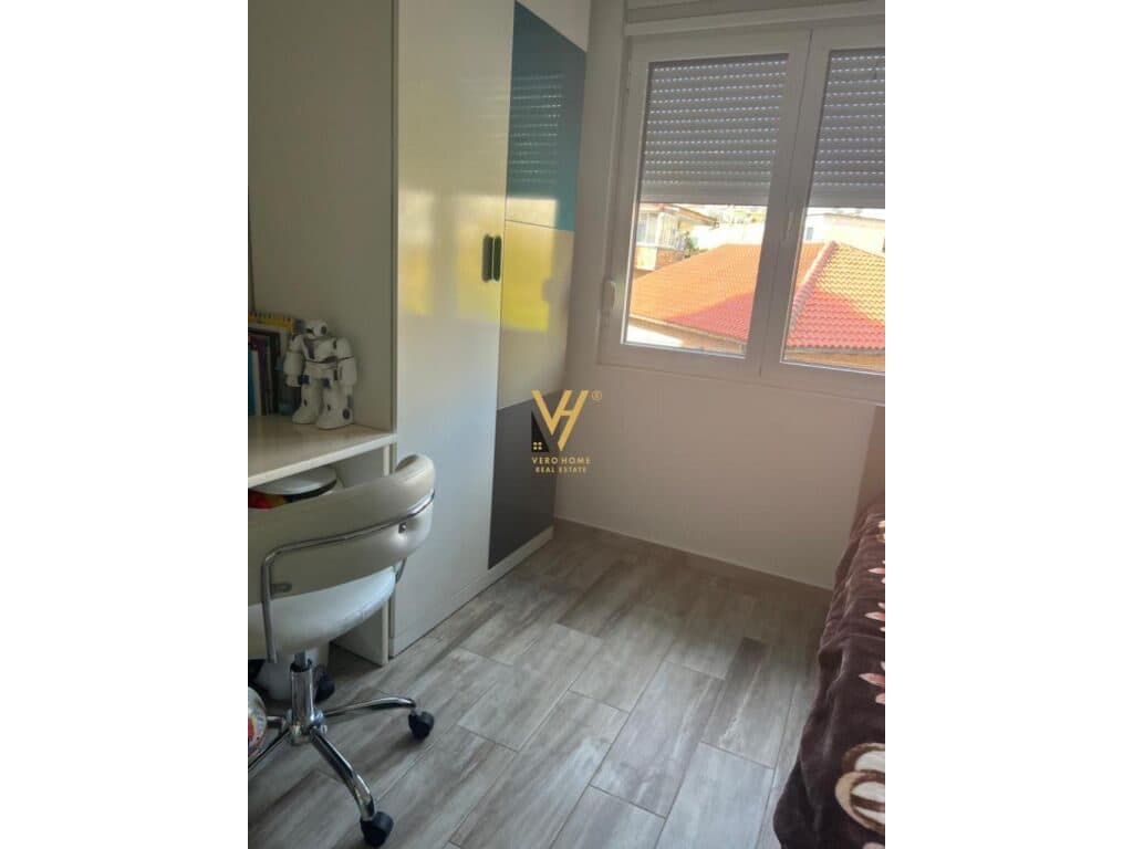 Jepet Apartament 2+1+ballkon me qera te Stadiumi Dinamo 100 m2 2