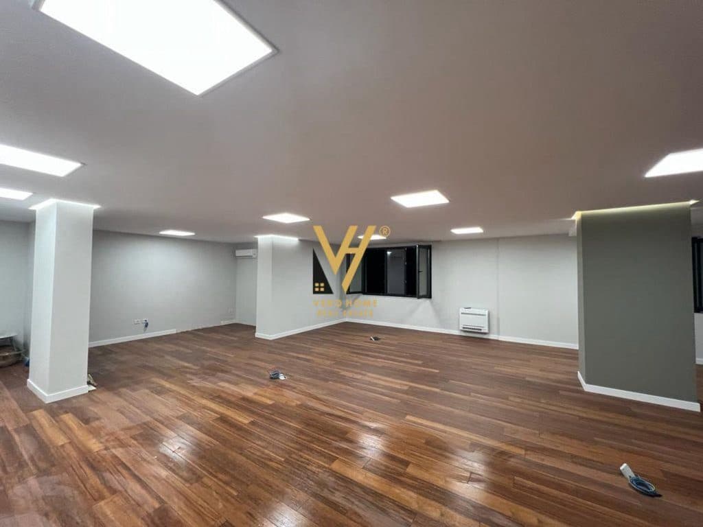 SHITET AMBIENT KOMERCIAL 140 M2 TE SHALLVARET 430.000 EURO
