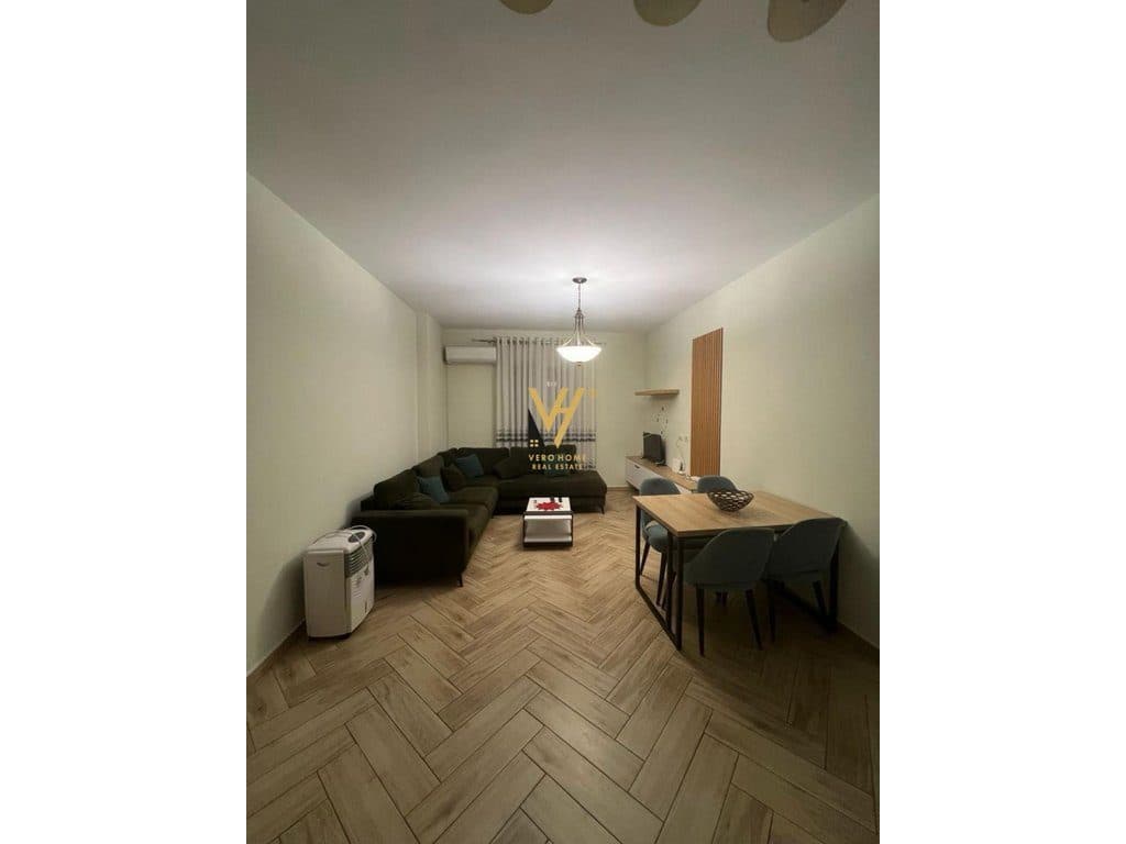 JEPET APARTAMENT 1+1 ME QERA TE RRUGA E DIBRES 50.000 LEKE