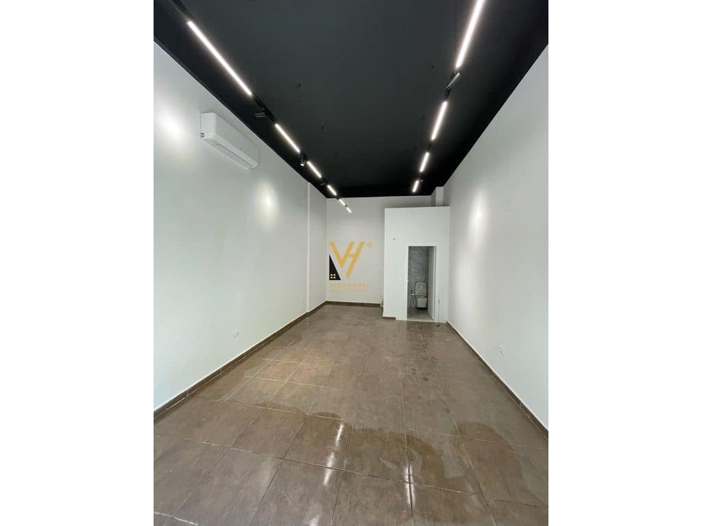 JEPET AMBIENT 35M2 ME QERA TE KOMUNA E PARISIT 550 EURO