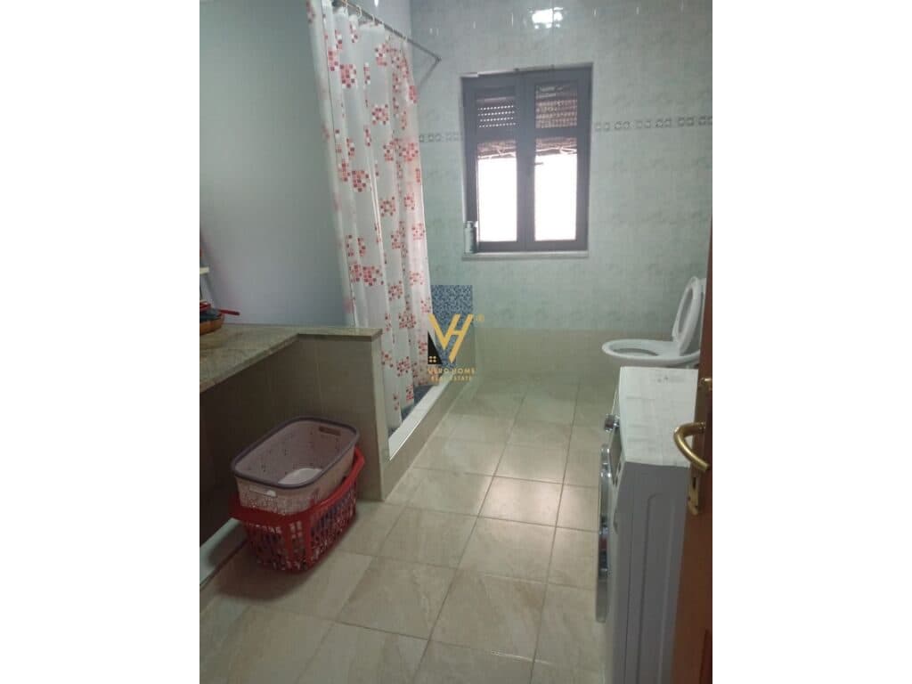 Jepet Apartament 2+1+ballkon me qera te Kodra e Priftit 220 m2 4
