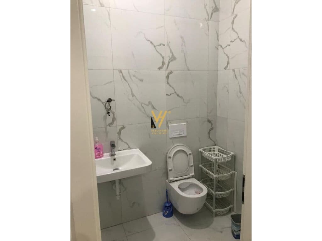 Jepet zyre me qera te Kompleksi Kontakt 76 m2 2