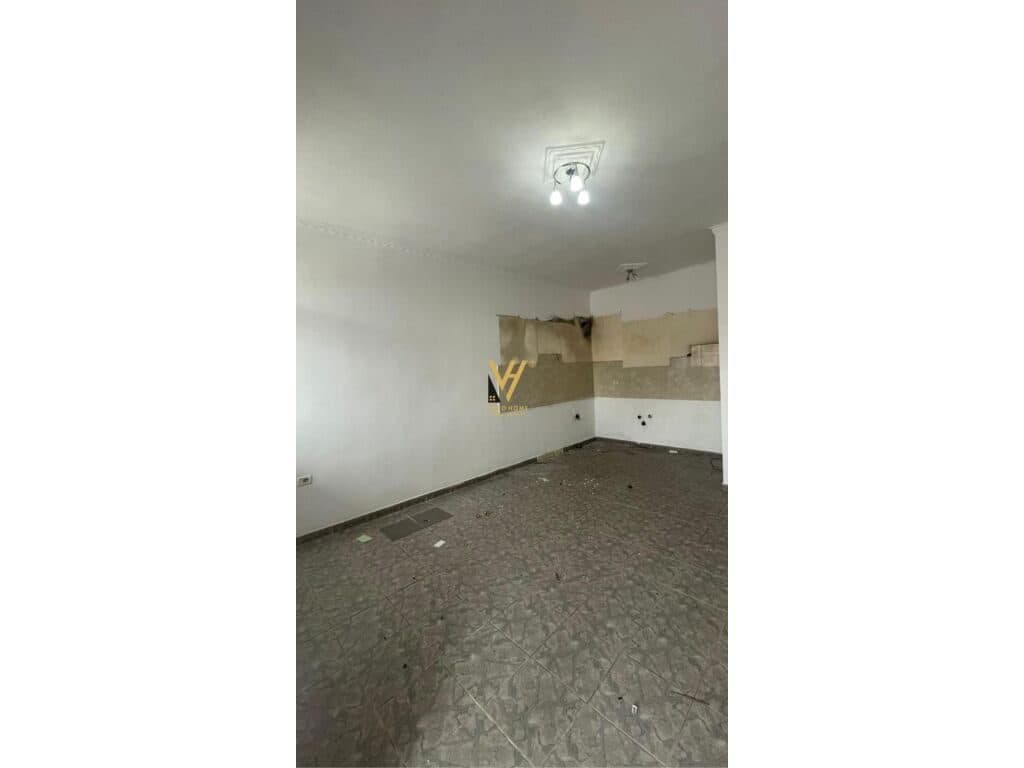 Shitet Apartament 2+1+ballkon te Rruga Bardhyl 88 m2 4
