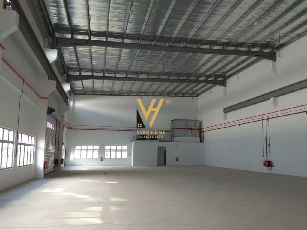 Shitet Ambient Komercial tre Kateshe Keshtjalla Konti , Vaqarr 1000 m2 1