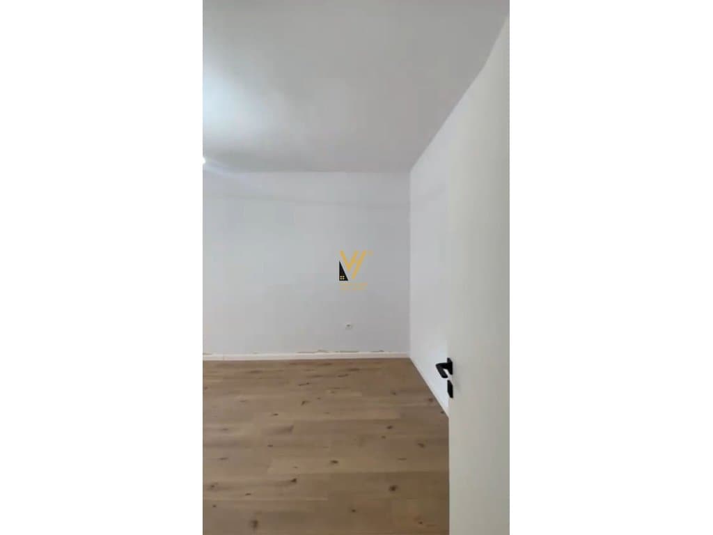 JEPET ZYRE 70M2 ME QERA NE BLLOK 1.000 EURO 4