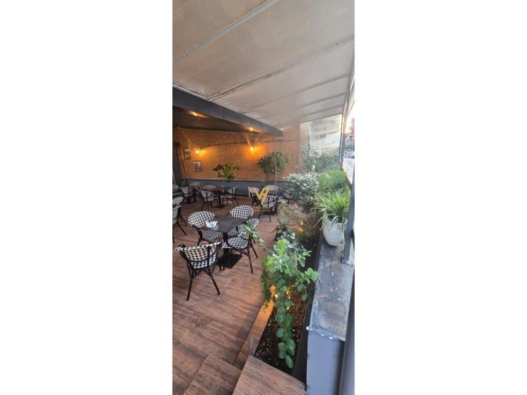 JEPET AMBIENT 200M2 ME QERA PAS FAKULTETIT EKONOMIK 700 EURO