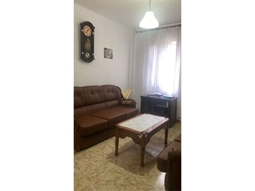 JEPET APARTAMENT 1+1+BLK ME QERA TE KOMUNA PARISIT 55.000 LEKE