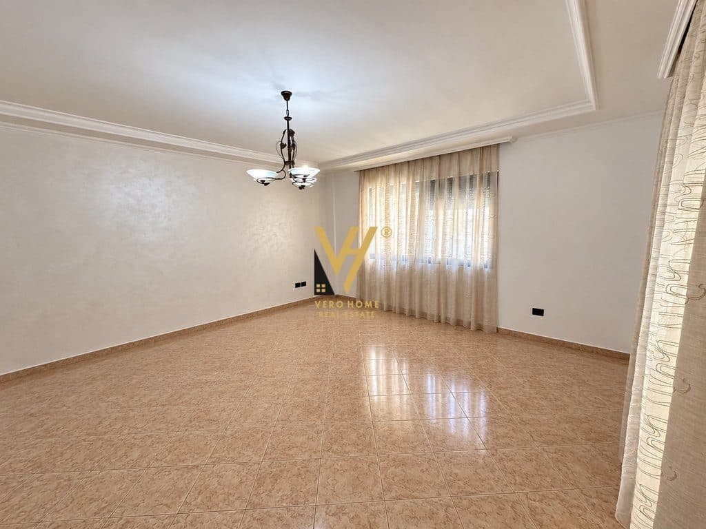 JEPET AMBIENT BIZNES 110 M2 ME QIRA NE MYSLYM SHYR 90.000 LEKE
