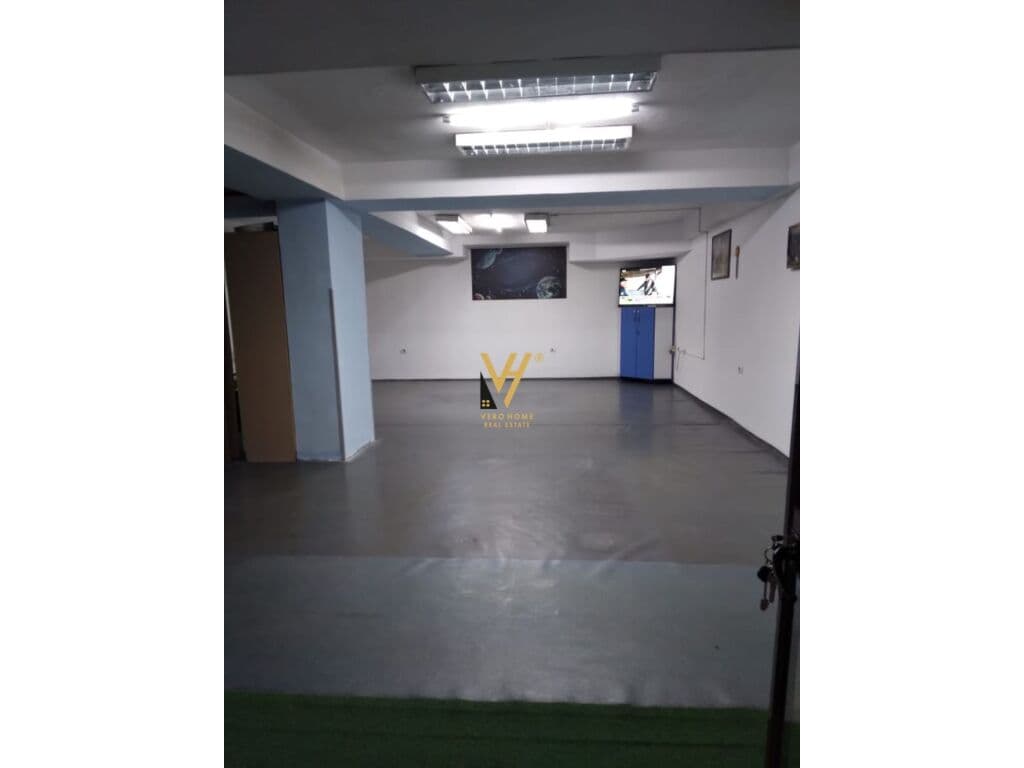 Jepet dyqan me qera te 21 Dhjetori 67 m2 4