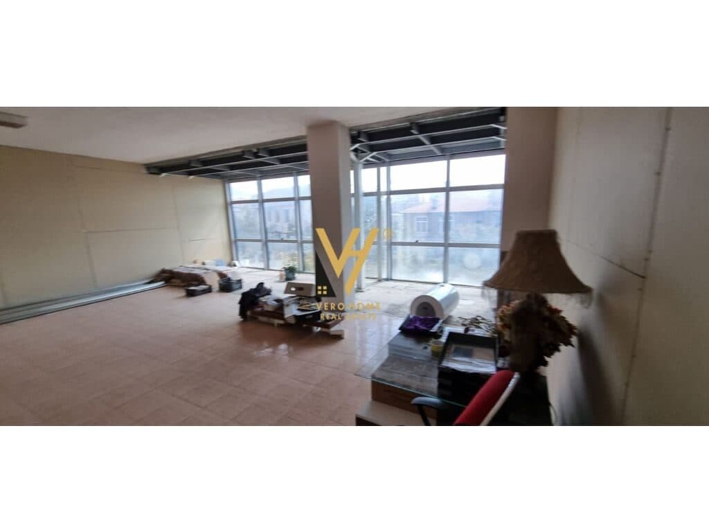 Jepet ambjent komercial me qera ne Kinostudio 250 m2 4