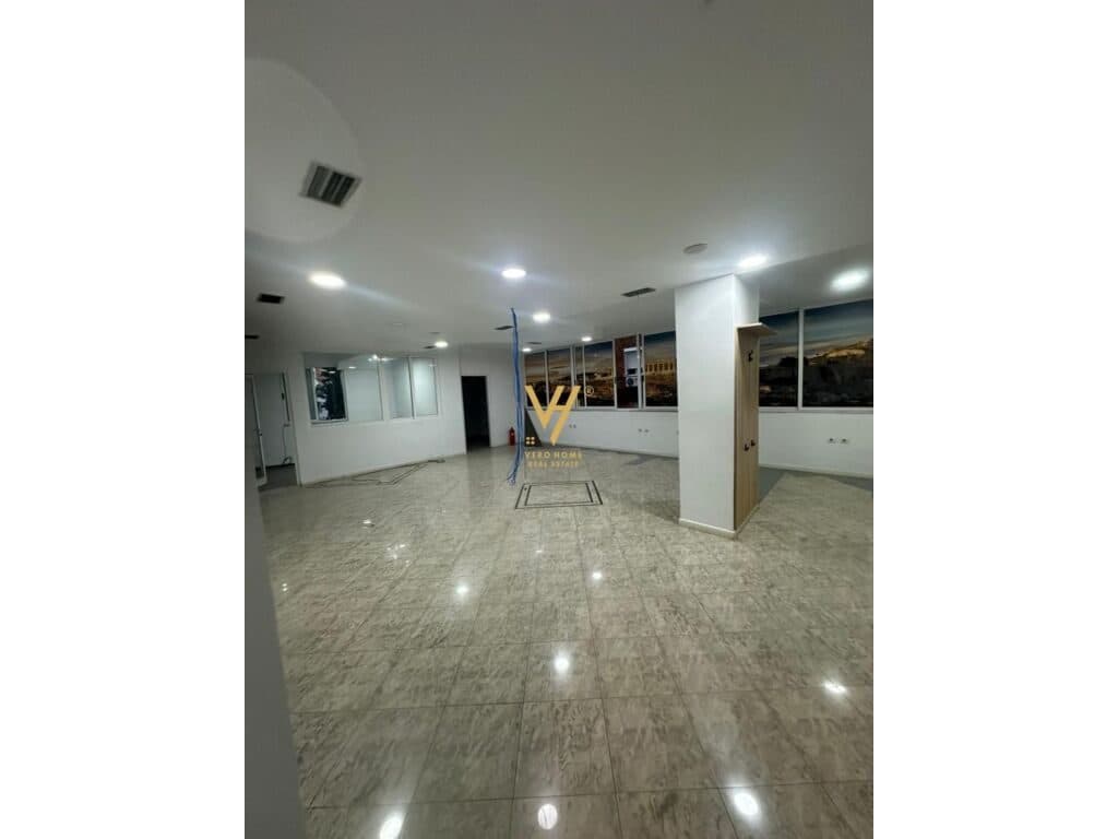 Jepet Zyre me qera te Shallvaret 310 m2 2