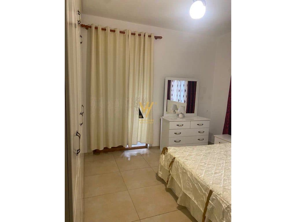 JEPET HYRJE 3+1+BLK ME QERA NE ASTIR 50.000 LEKE 4